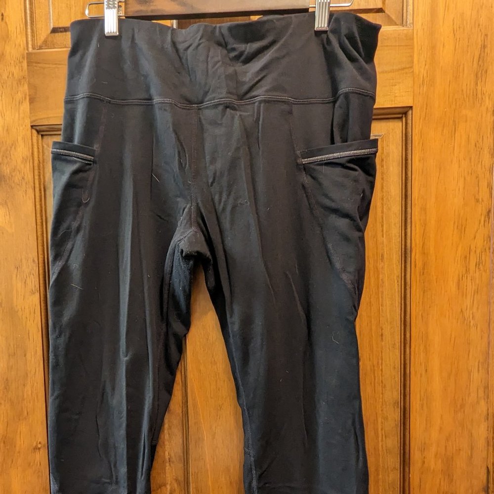 Black Athleta Capri Leggings